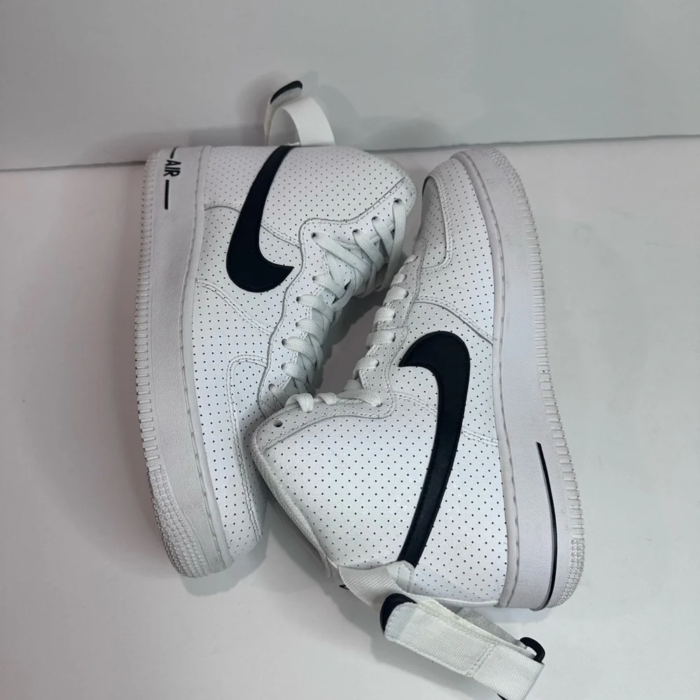Nike Air Force 1 High Top Sneakers - White and Black Sz.6.5y
